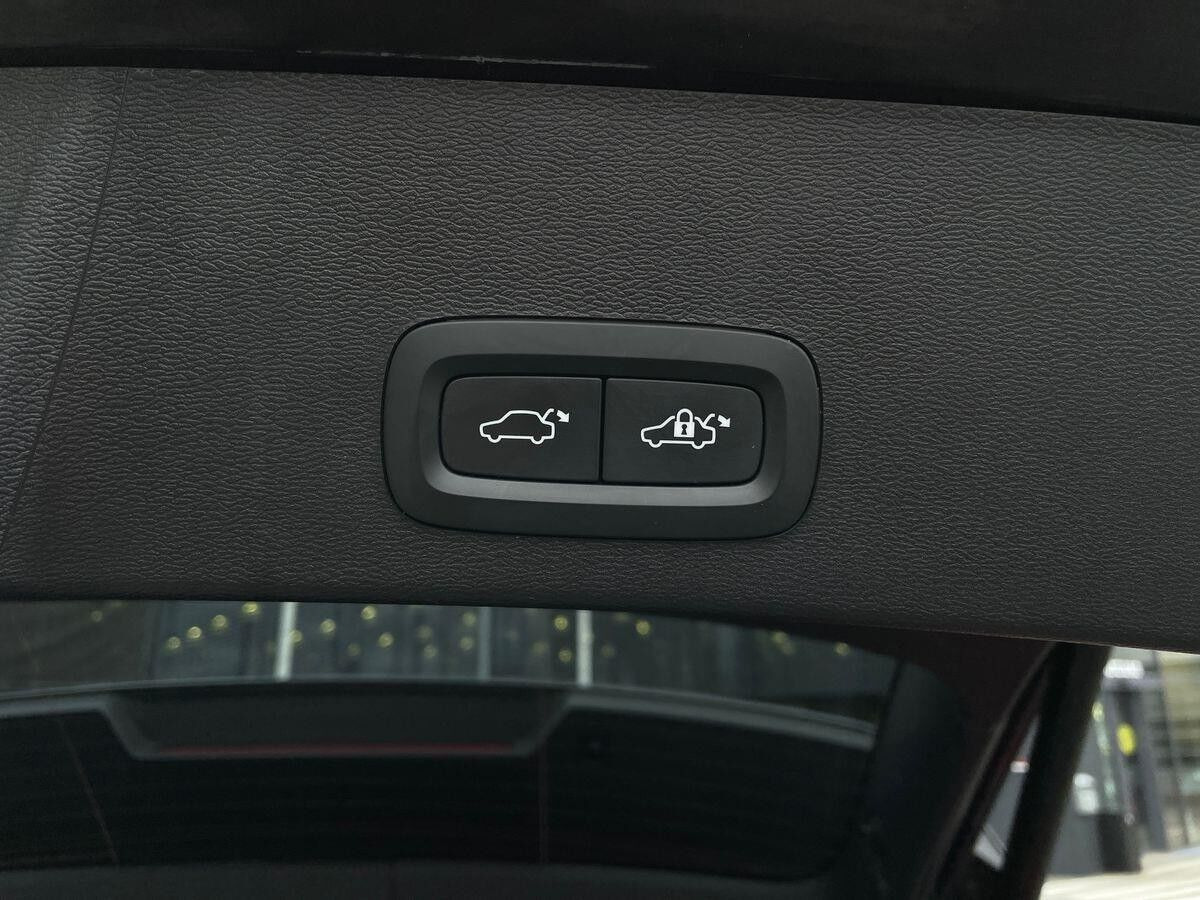 Sort Volvo XC40 fra 2023