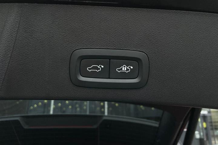 Sort Volvo XC40 fra 2023