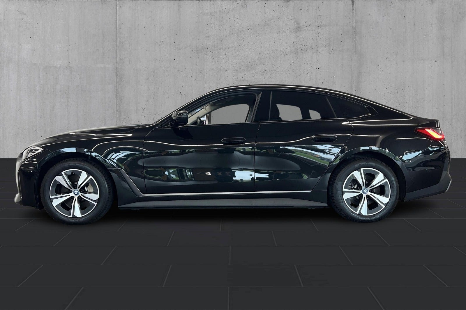 Sort BMW i4 fra 2023
