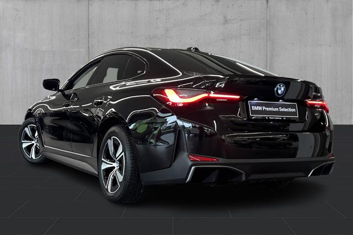 Sort BMW i4 fra 2023
