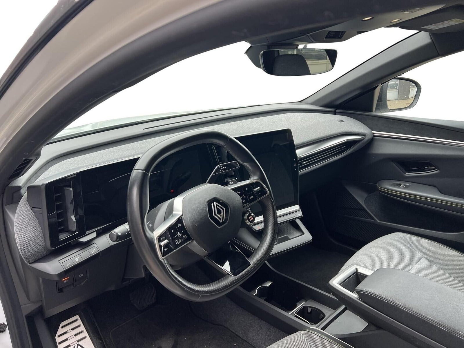 Hvid Renault Megane E-Tech fra 2023