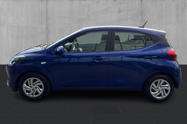Blå Hyundai i10 fra 2021
