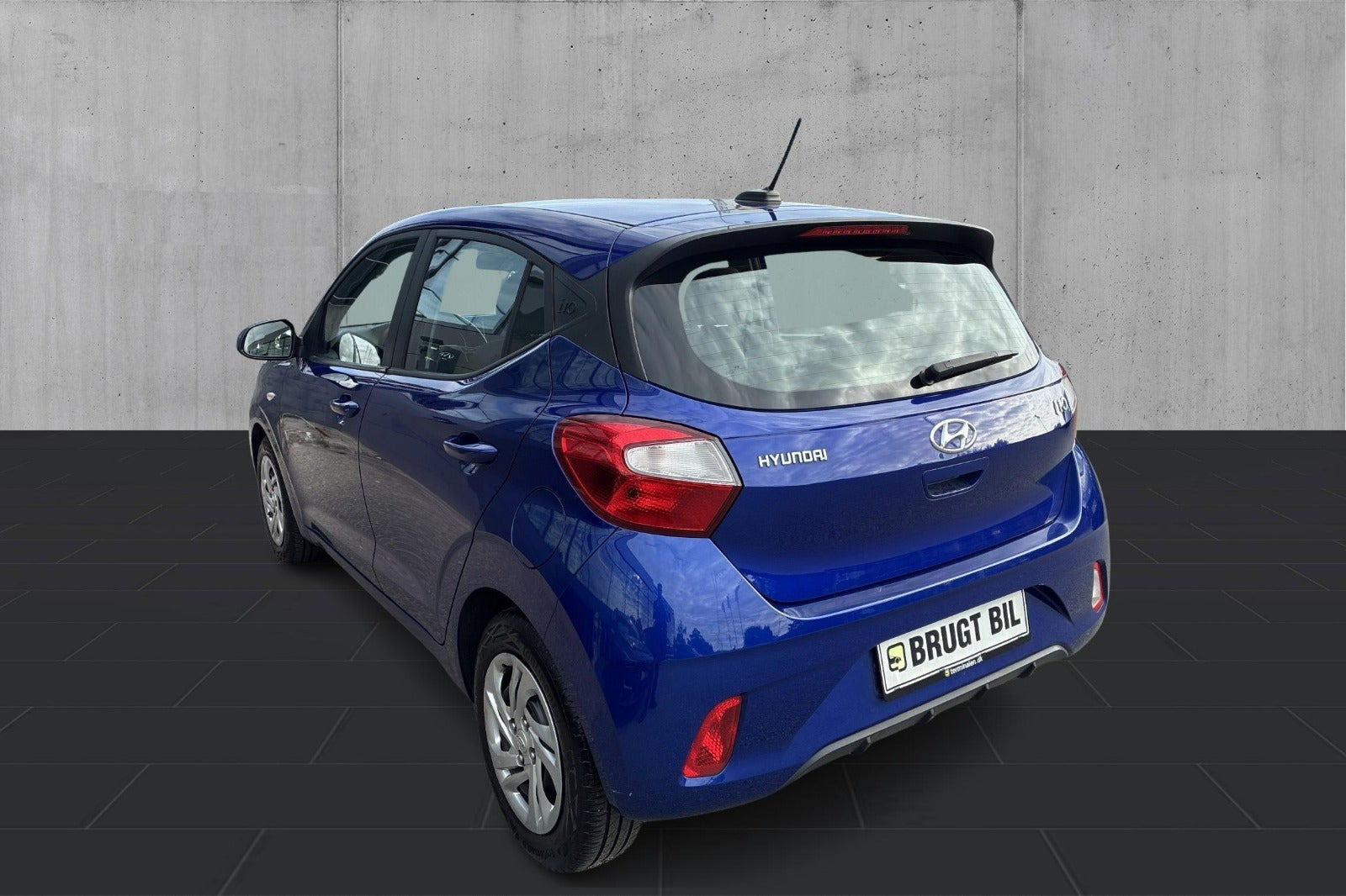 Blå Hyundai i10 fra 2021