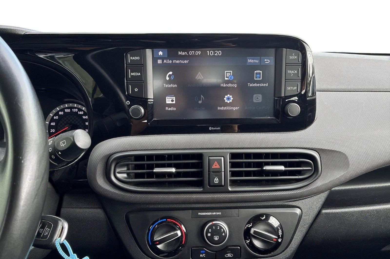 Blå Hyundai i10 fra 2021