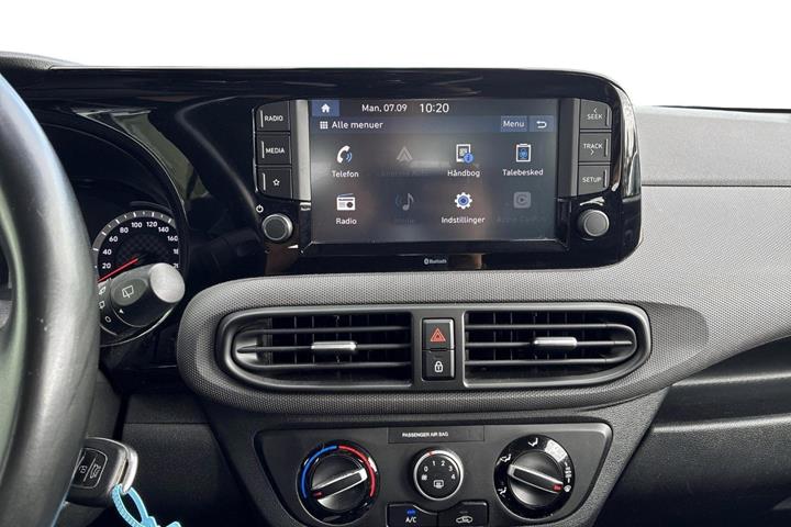 Blå Hyundai i10 fra 2021