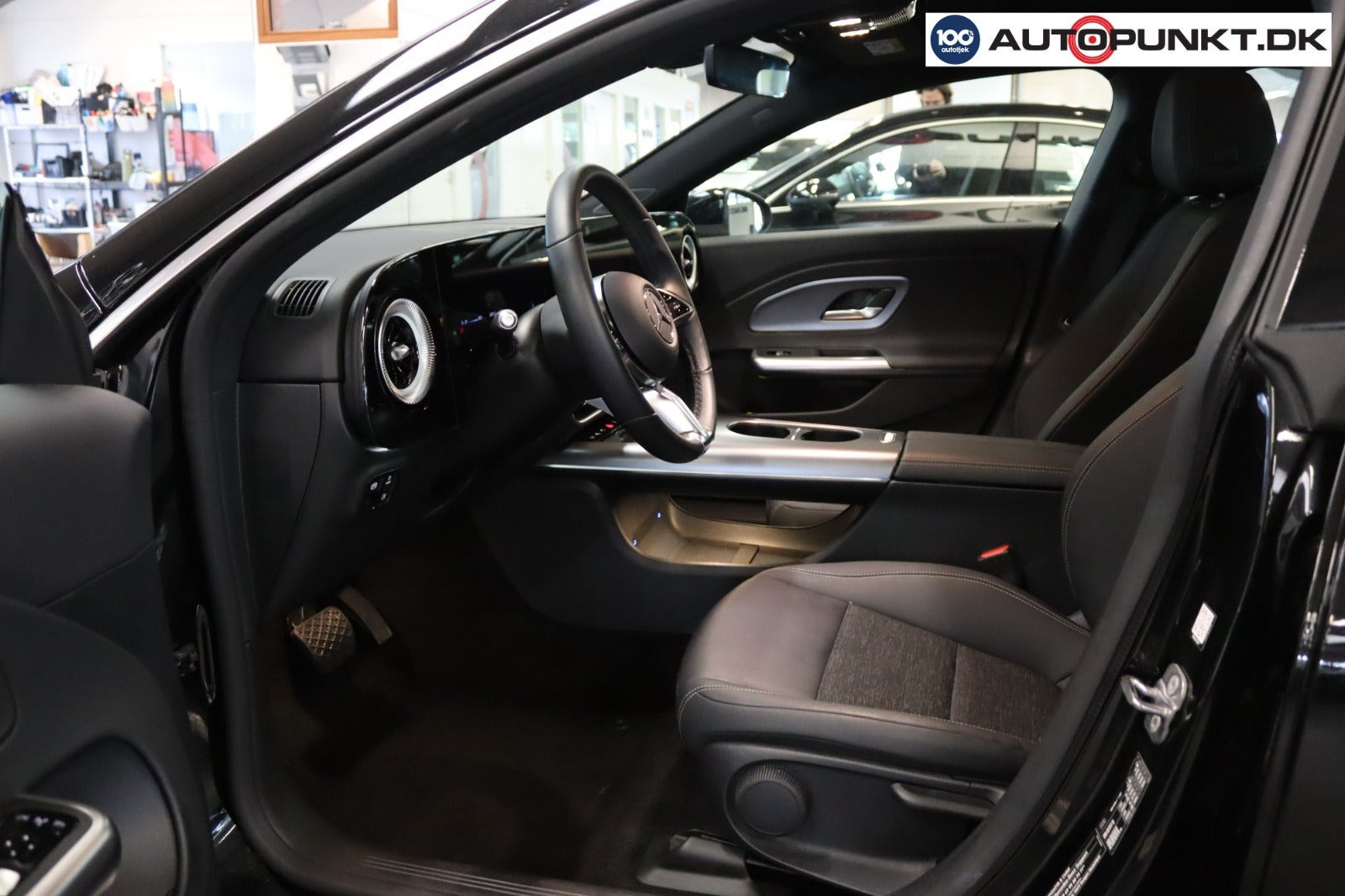 Sort Mercedes CLA250+ fra 2025