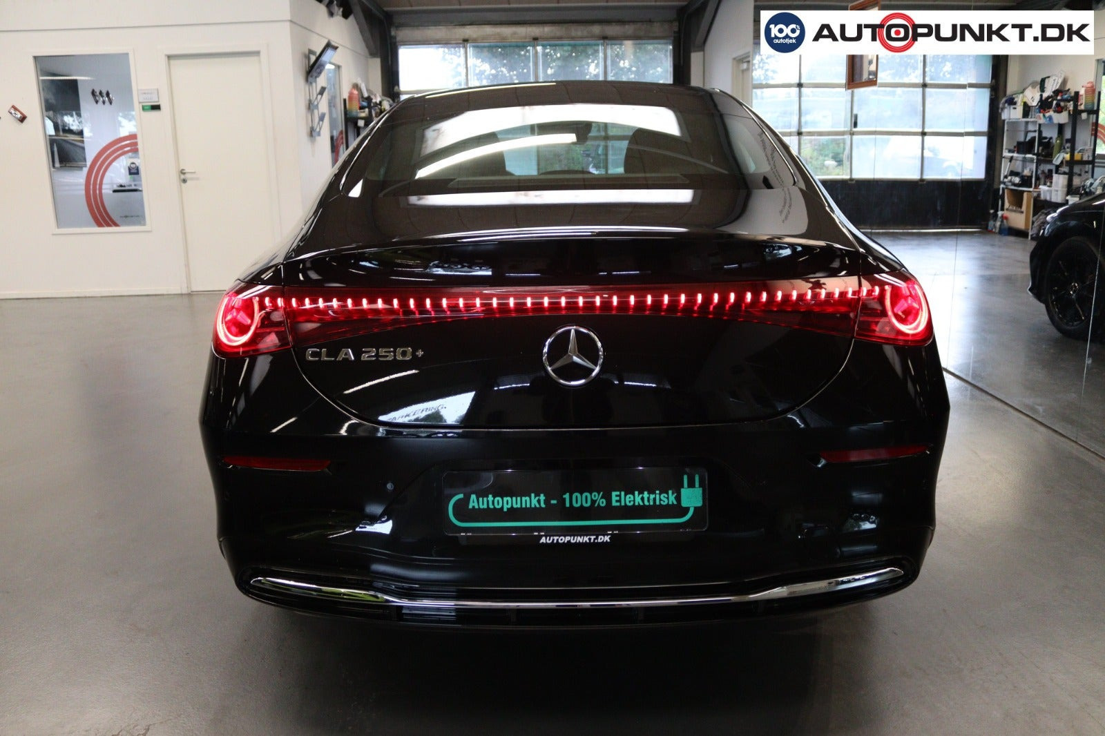 Sort Mercedes CLA250+ fra 2025