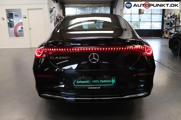 Sort Mercedes CLA250+ fra 2025