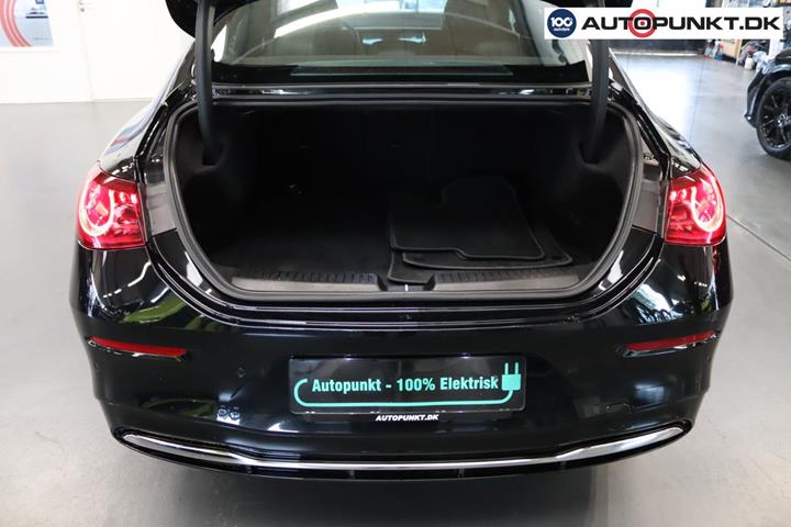 Sort Mercedes CLA250+ fra 2025
