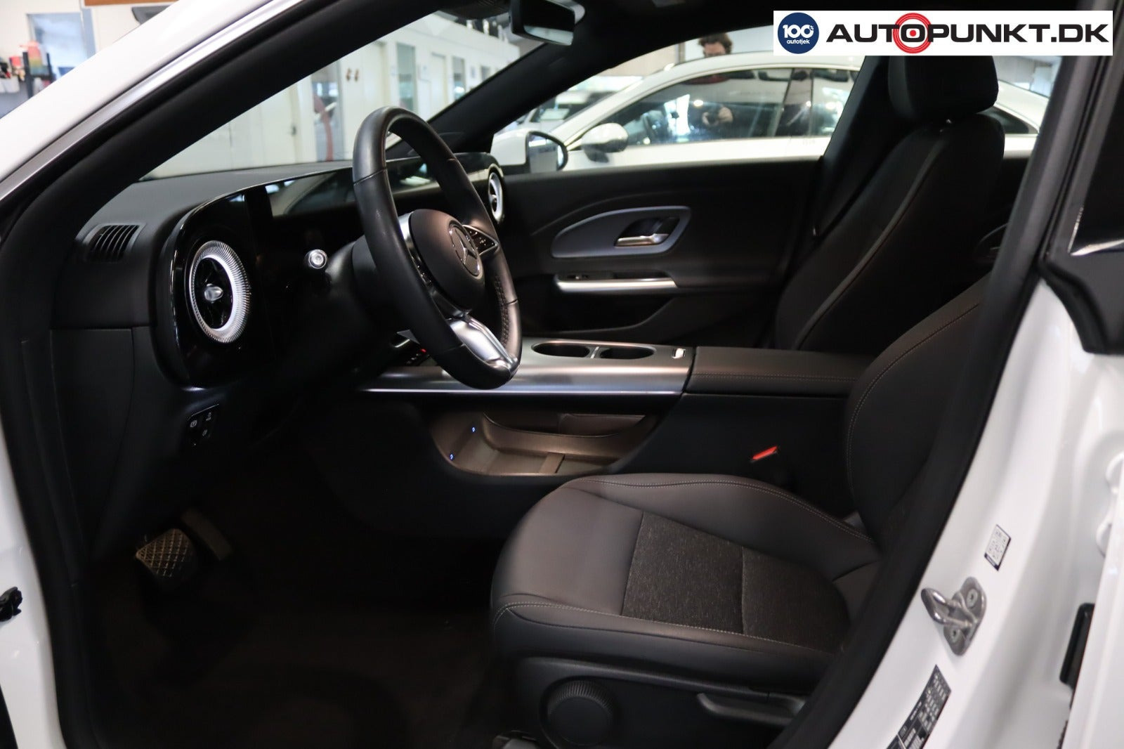 Hvid Mercedes CLA250+ fra 2025