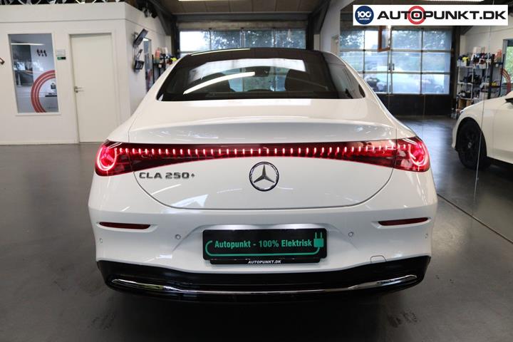 Hvid Mercedes CLA250+ fra 2025