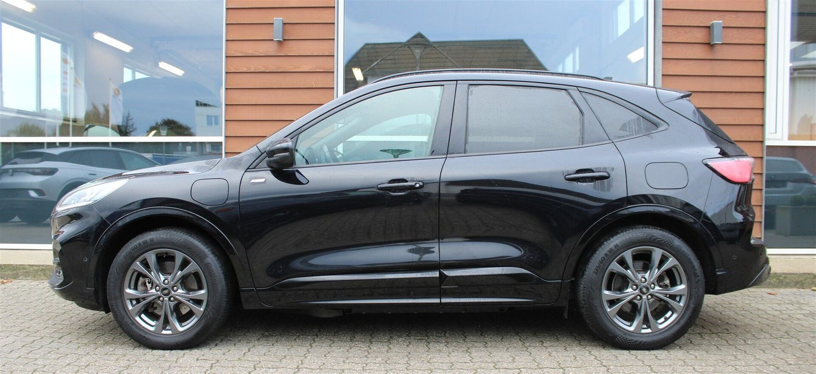 Sort Ford Kuga fra 2021