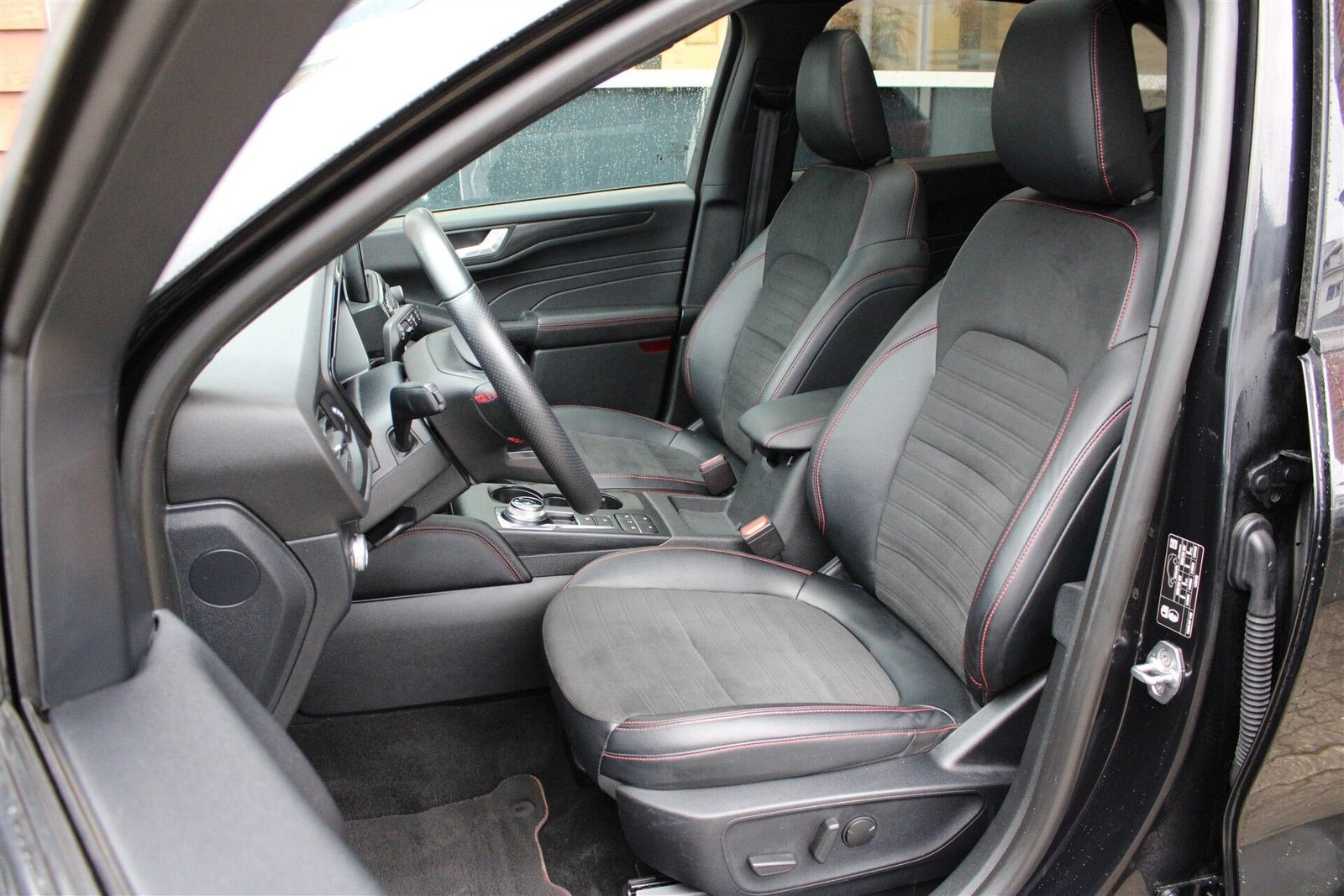 Sort Ford Kuga fra 2021