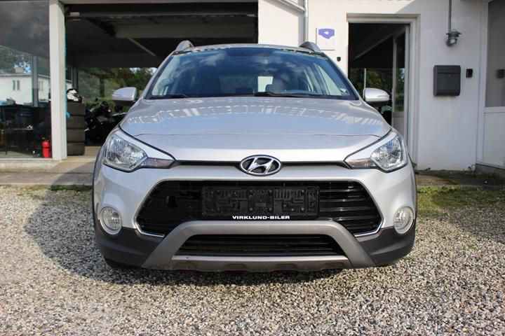 Sølv Hyundai i20 Active Cross fra 2017