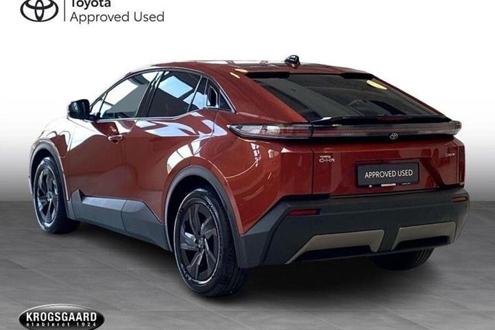 Orange Toyota C-HR+ fra 2025