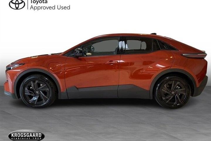 Orange Toyota C-HR+ fra 2025