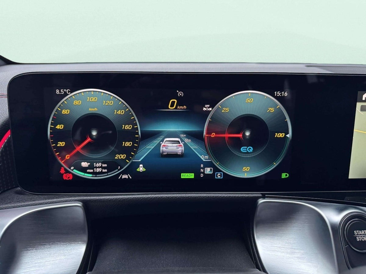 Grå Mercedes EQB250 fra 2023