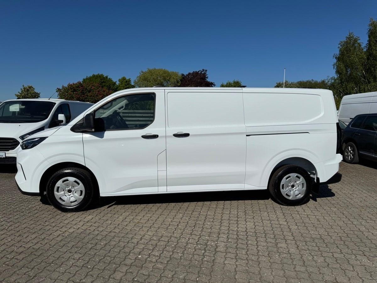 Hvid Ford Transit Custom 320 L2 fra 2025