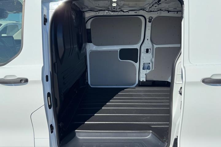 Hvid Ford Transit Custom 320 L2 fra 2025