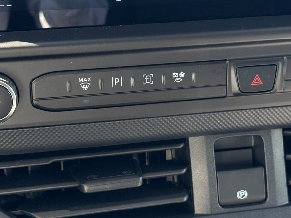 Hvid Ford Transit Custom 320 L2 fra 2025