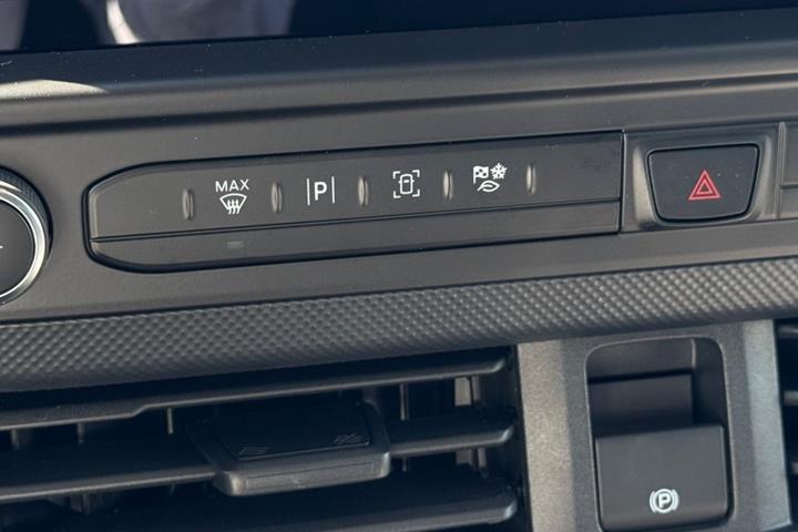 Hvid Ford Transit Custom 320 L2 fra 2025
