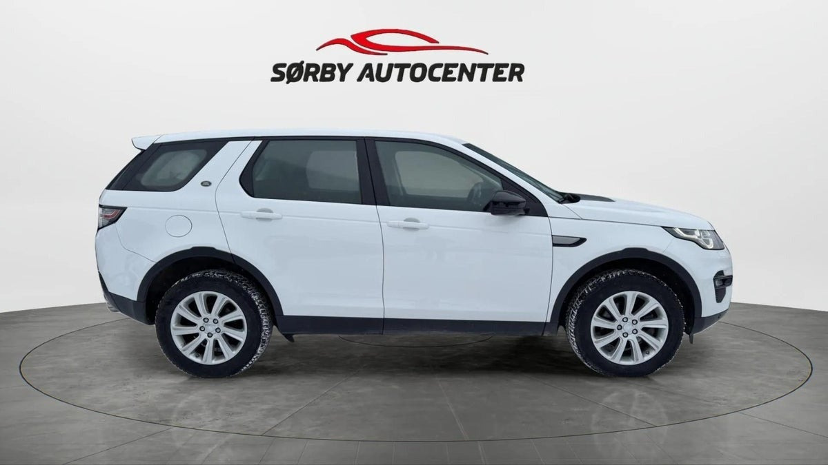 Hvid Land Rover Discovery Sport fra 2019