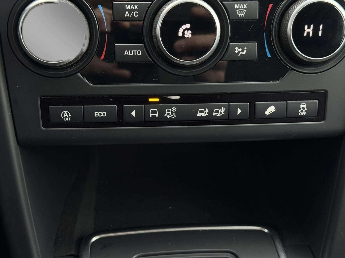 Hvid Land Rover Discovery Sport fra 2019