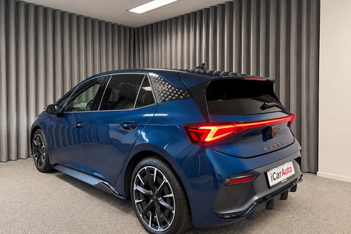 Blå Cupra Born fra 2024