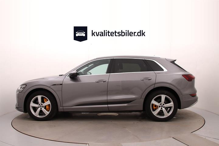 Grå Audi e-tron fra 2020