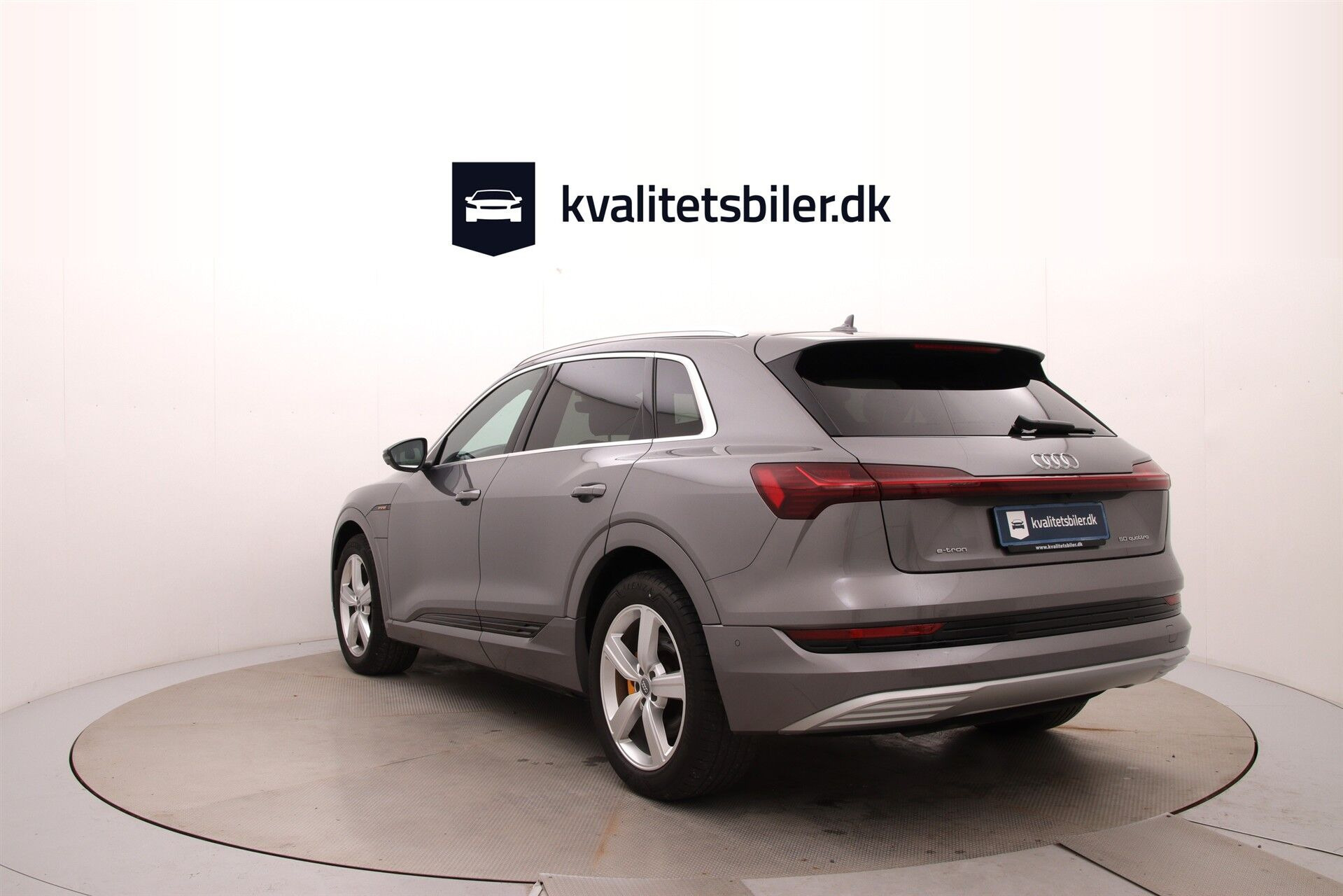 Grå Audi e-tron fra 2020
