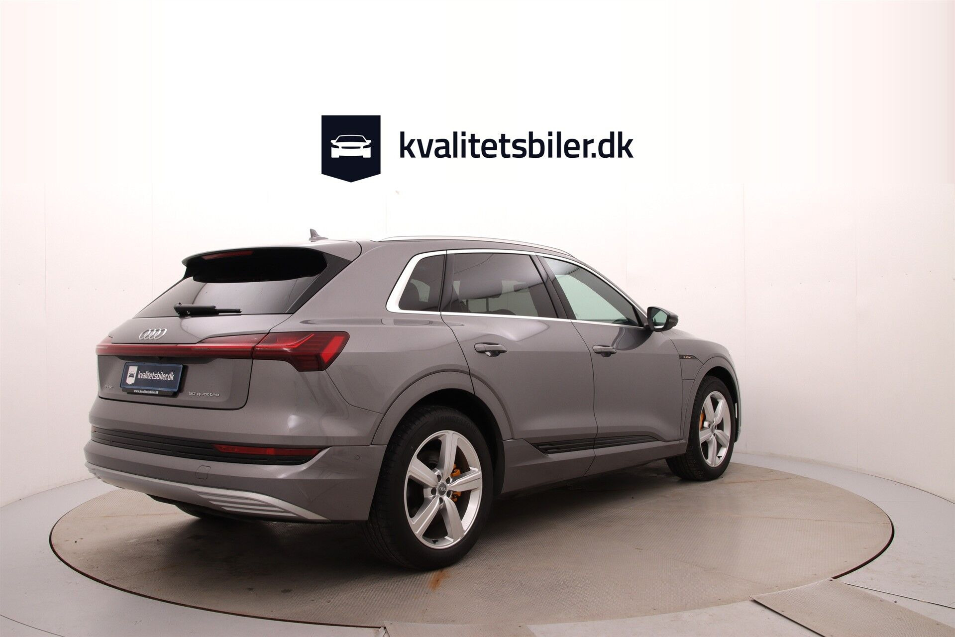 Grå Audi e-tron fra 2020