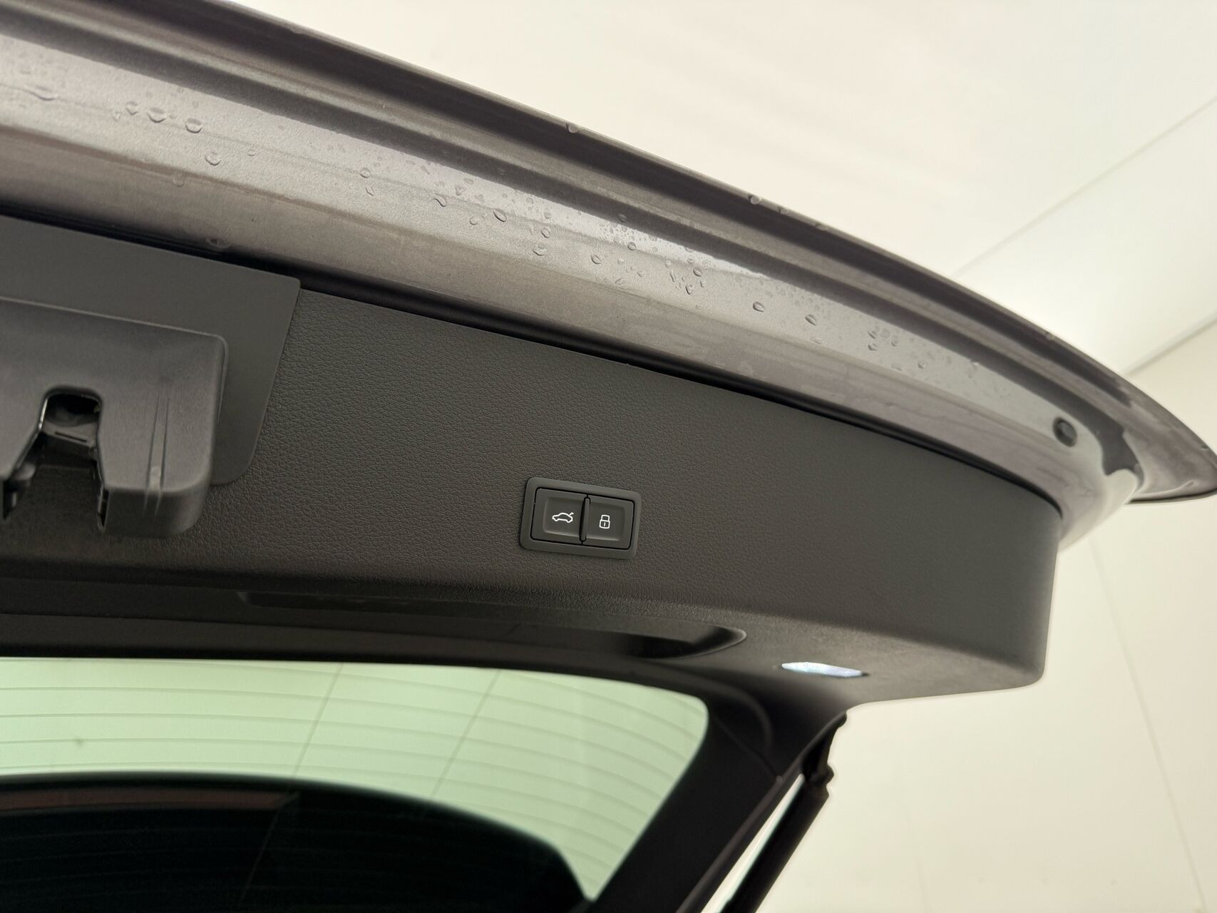 Grå Audi e-tron fra 2020