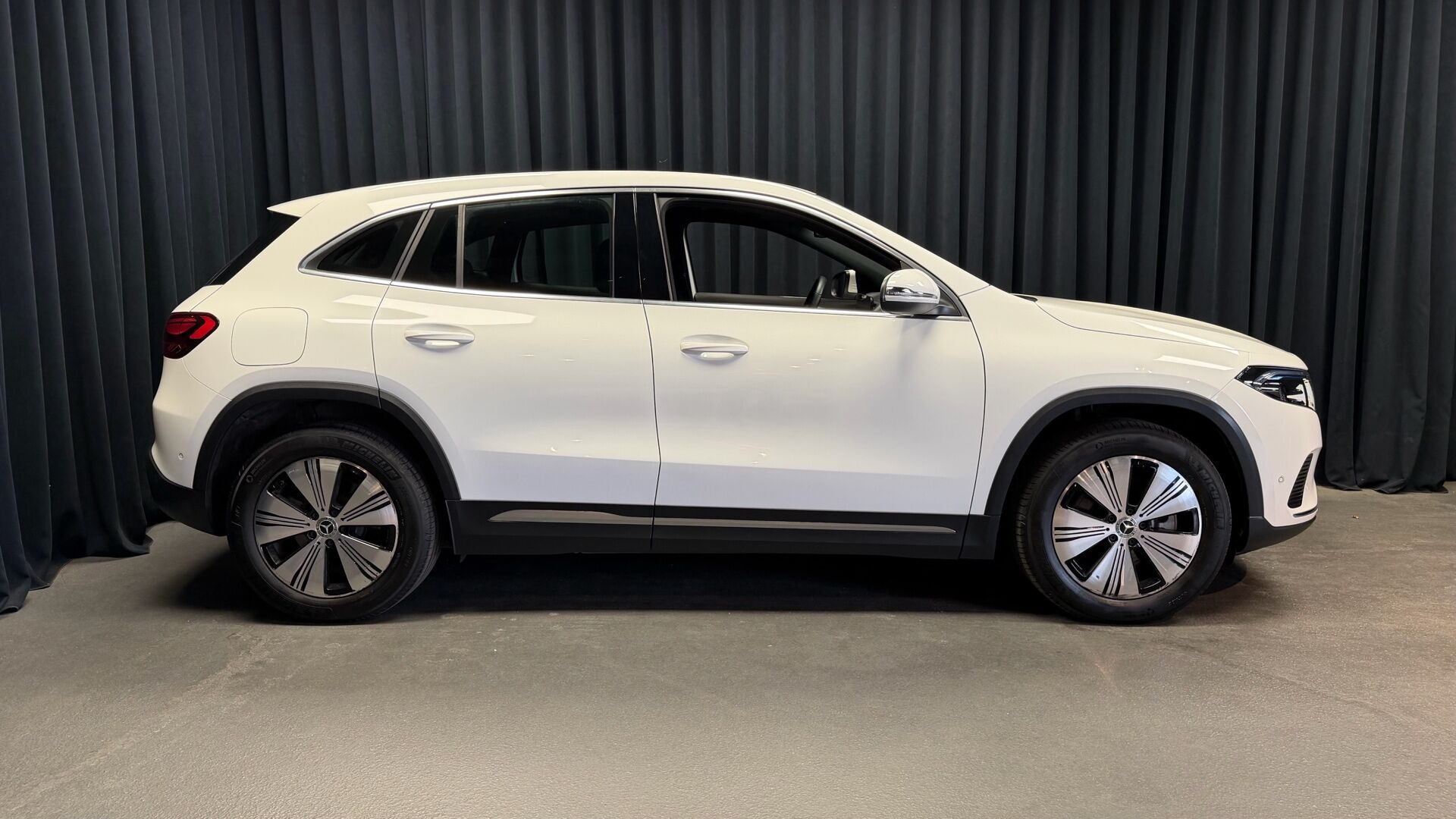 Hvid Mercedes EQA250+ fra 2024