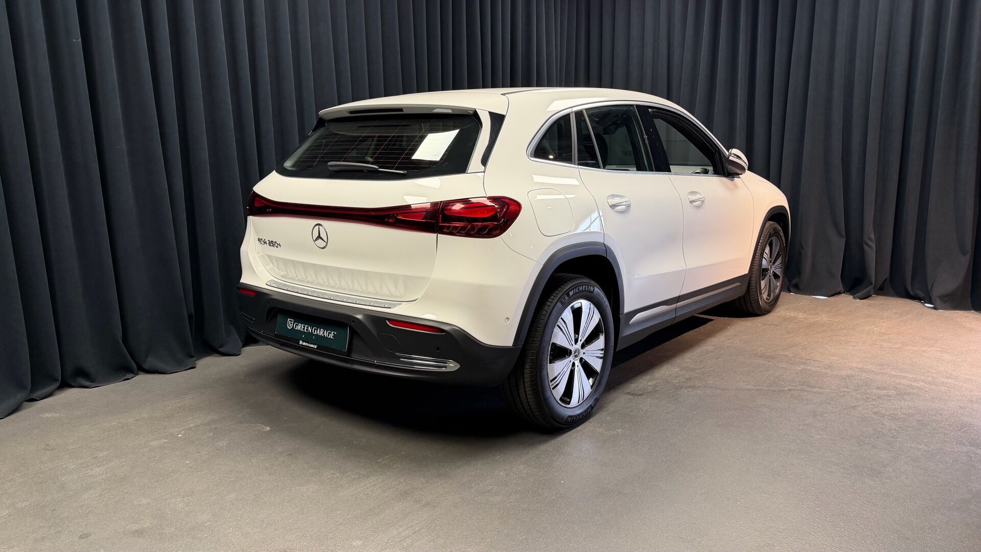 Hvid Mercedes EQA250+ fra 2024