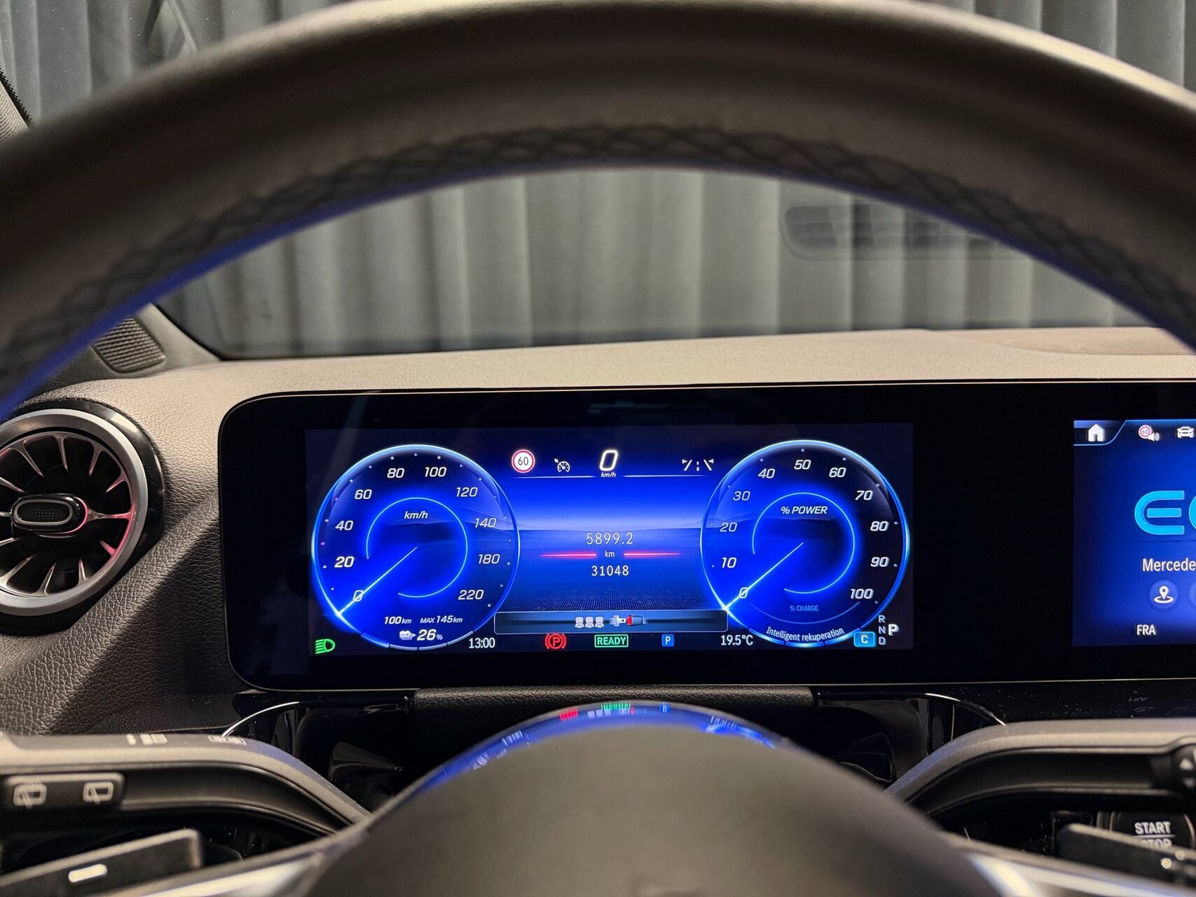 Hvid Mercedes EQA250+ fra 2024