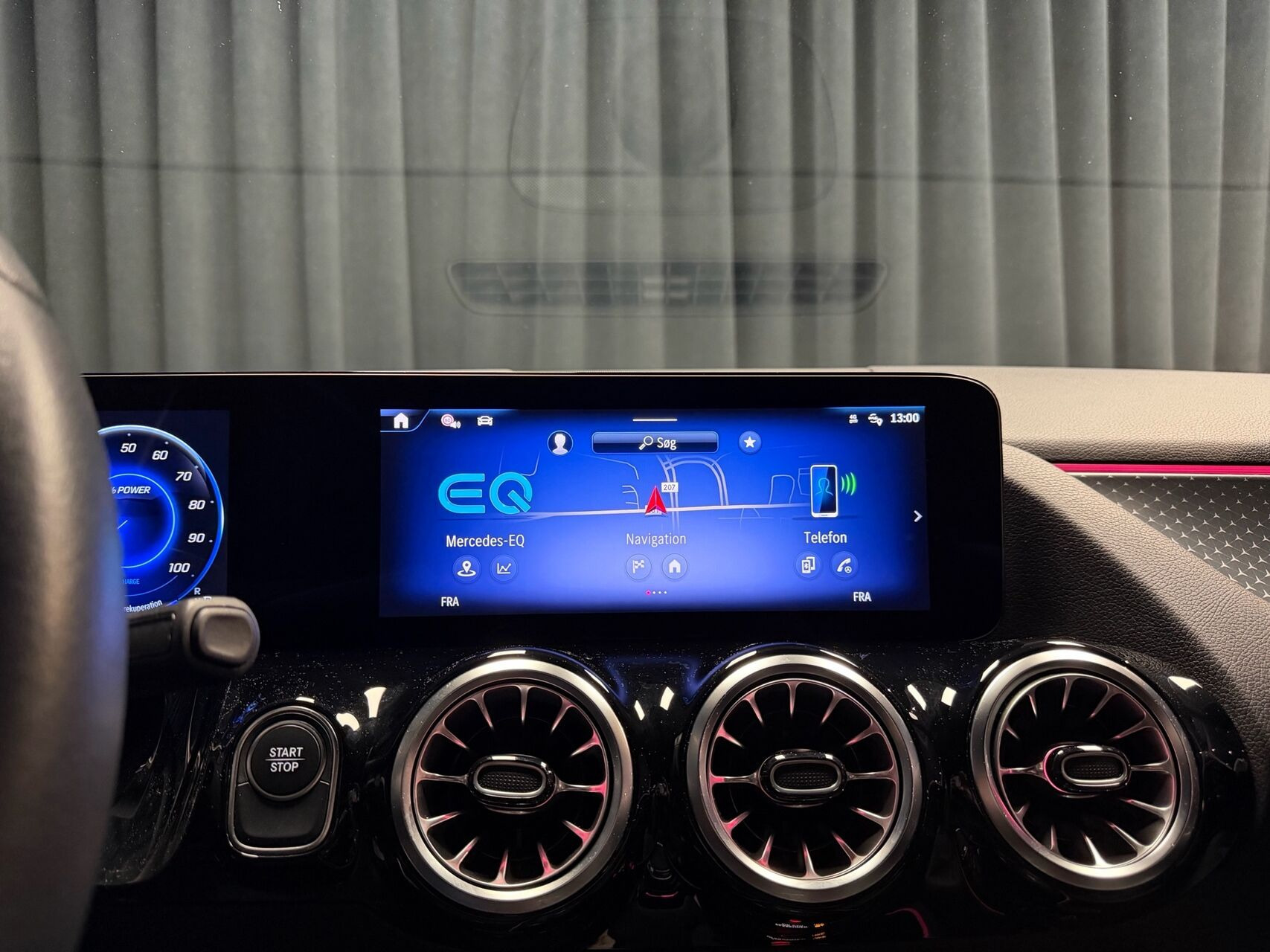 Hvid Mercedes EQA250+ fra 2024