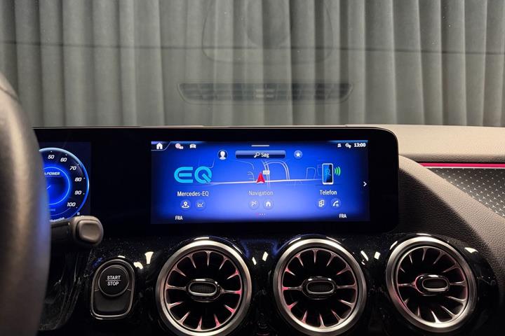 Hvid Mercedes EQA250+ fra 2024