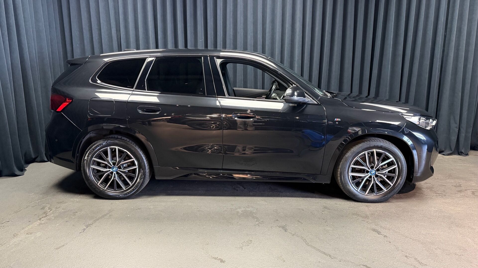 Sort BMW iX1 fra 2024