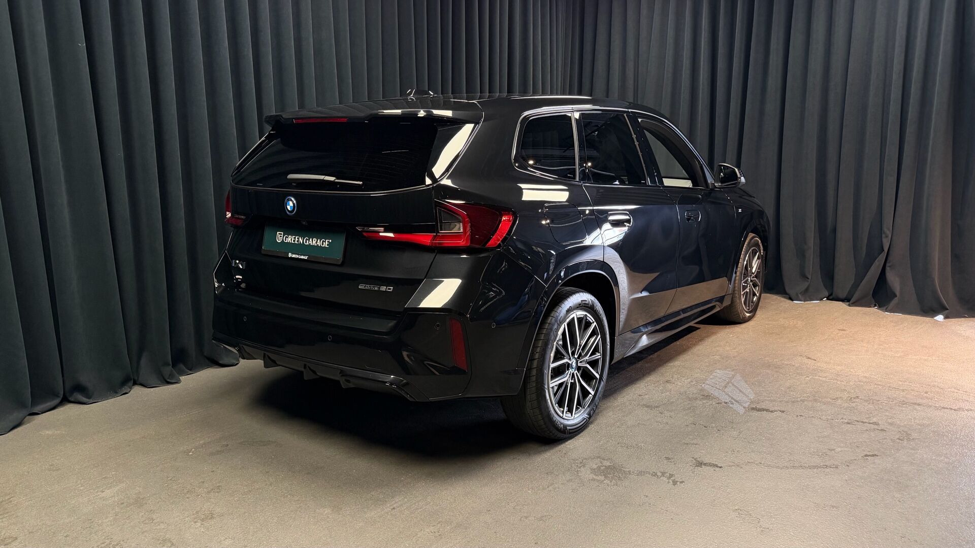 Sort BMW iX1 fra 2024