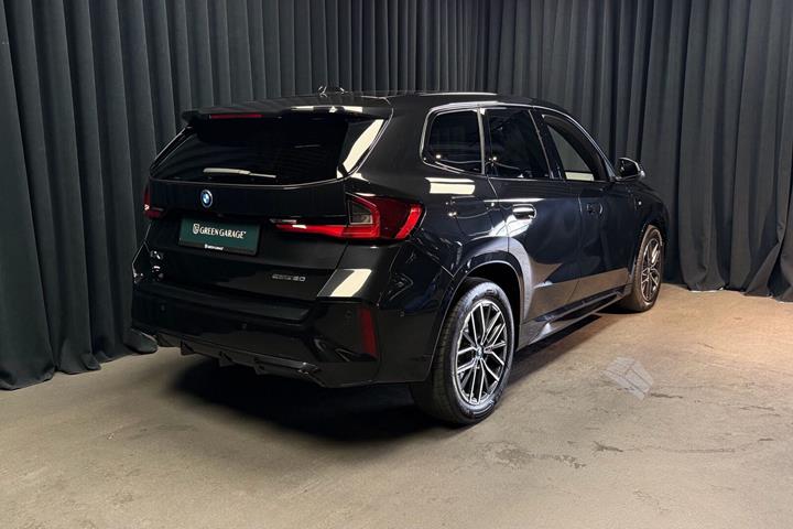 Sort BMW iX1 fra 2024