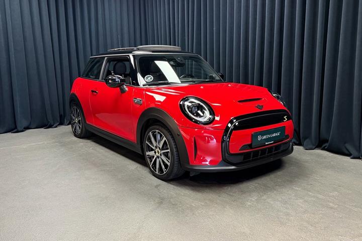 Rød Mini Cooper fra 2023