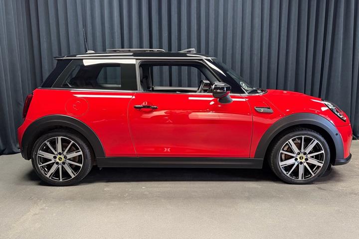 Rød Mini Cooper fra 2023