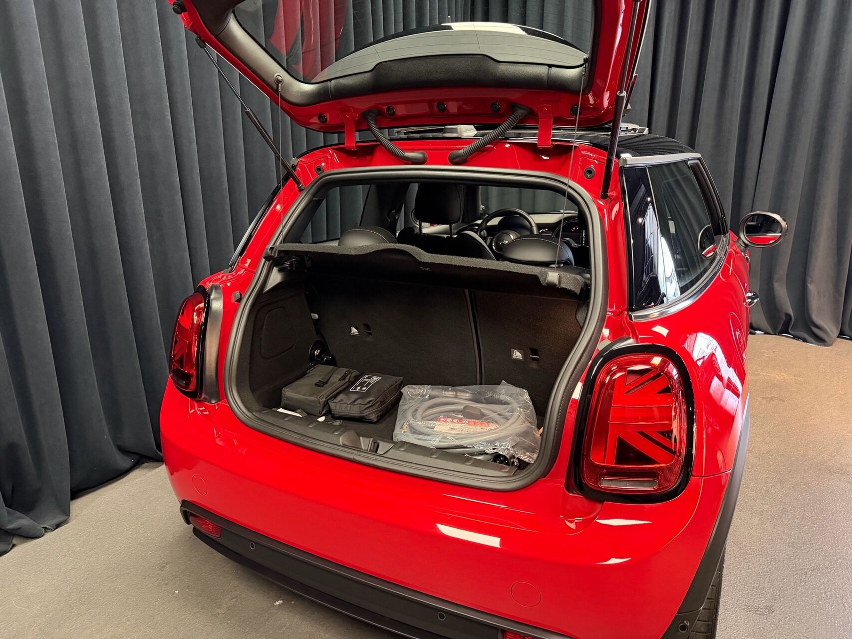 Rød Mini Cooper fra 2023