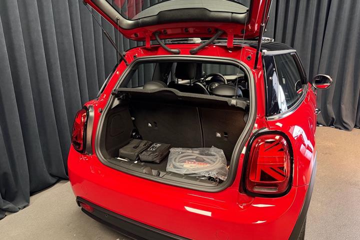 Rød Mini Cooper fra 2023