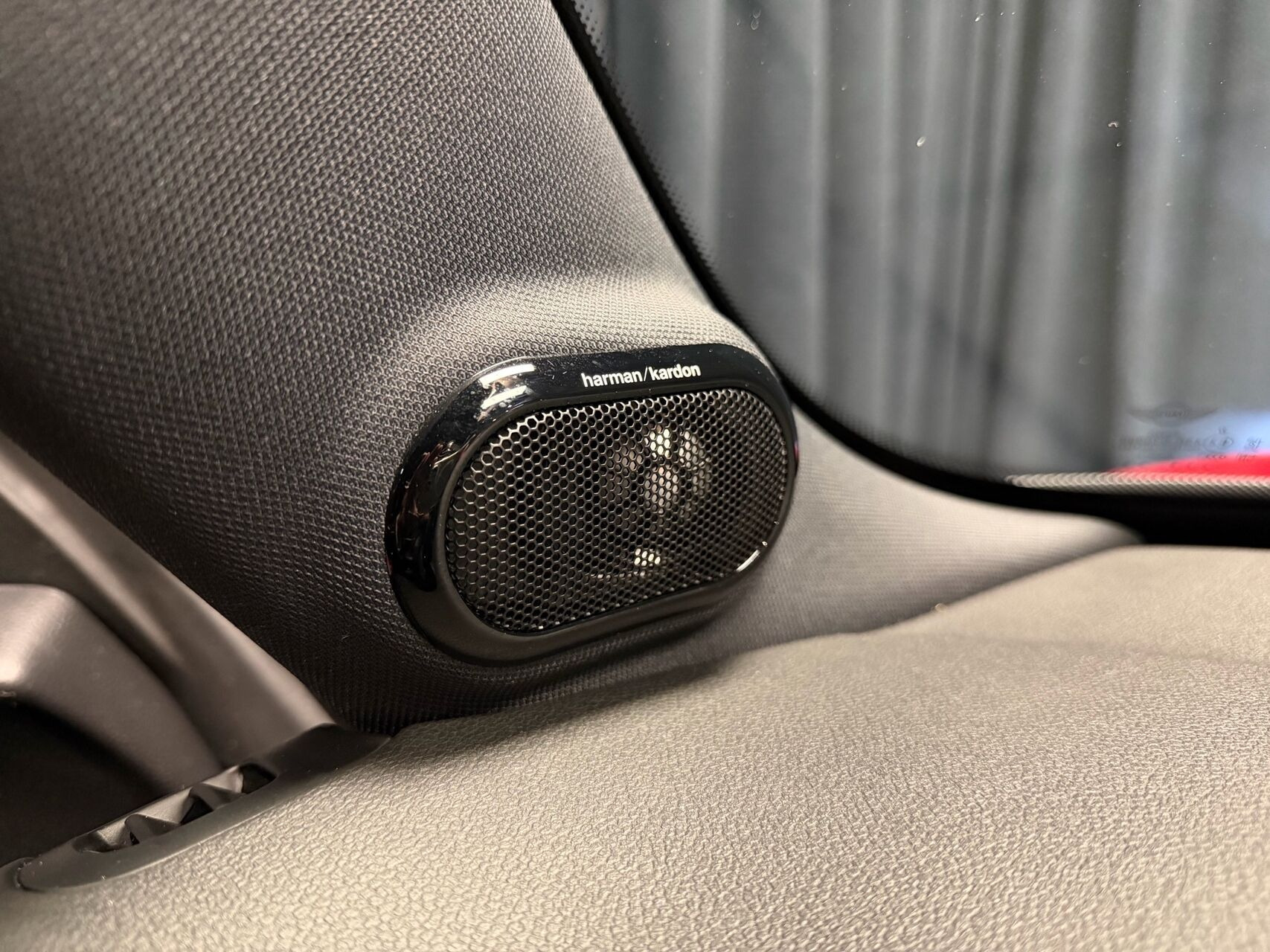 Rød Mini Cooper fra 2023