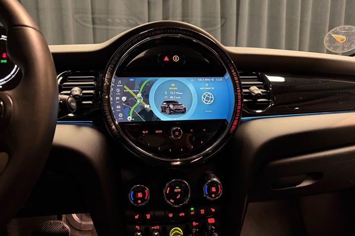 Rød Mini Cooper fra 2023