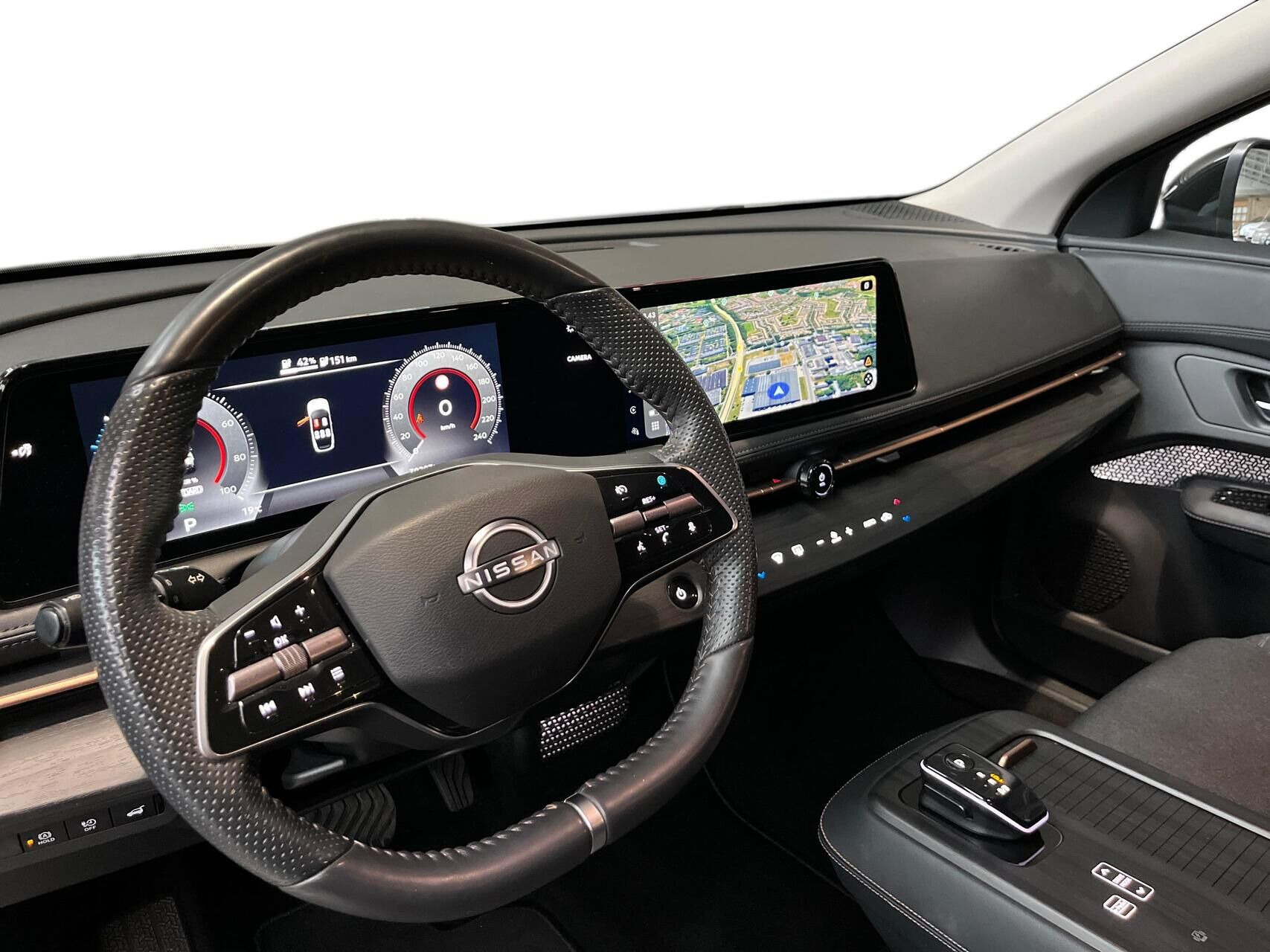 Hvid Nissan Ariya fra 2024