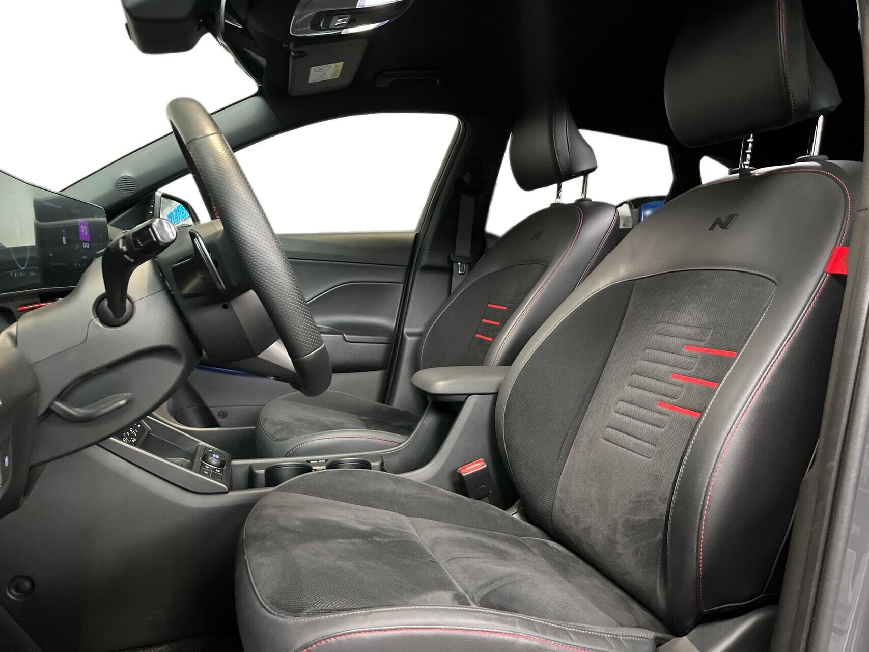Grå Hyundai Kona fra 2025
