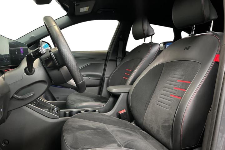 Grå Hyundai Kona fra 2025