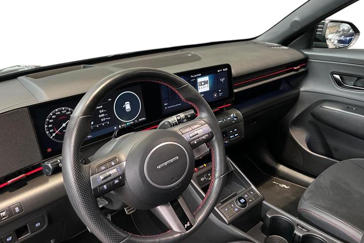 Grå Hyundai Kona fra 2025